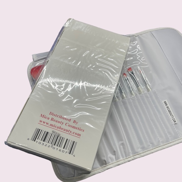 MICA Beauty Deluxe Brush Set - Picture 3 of 4